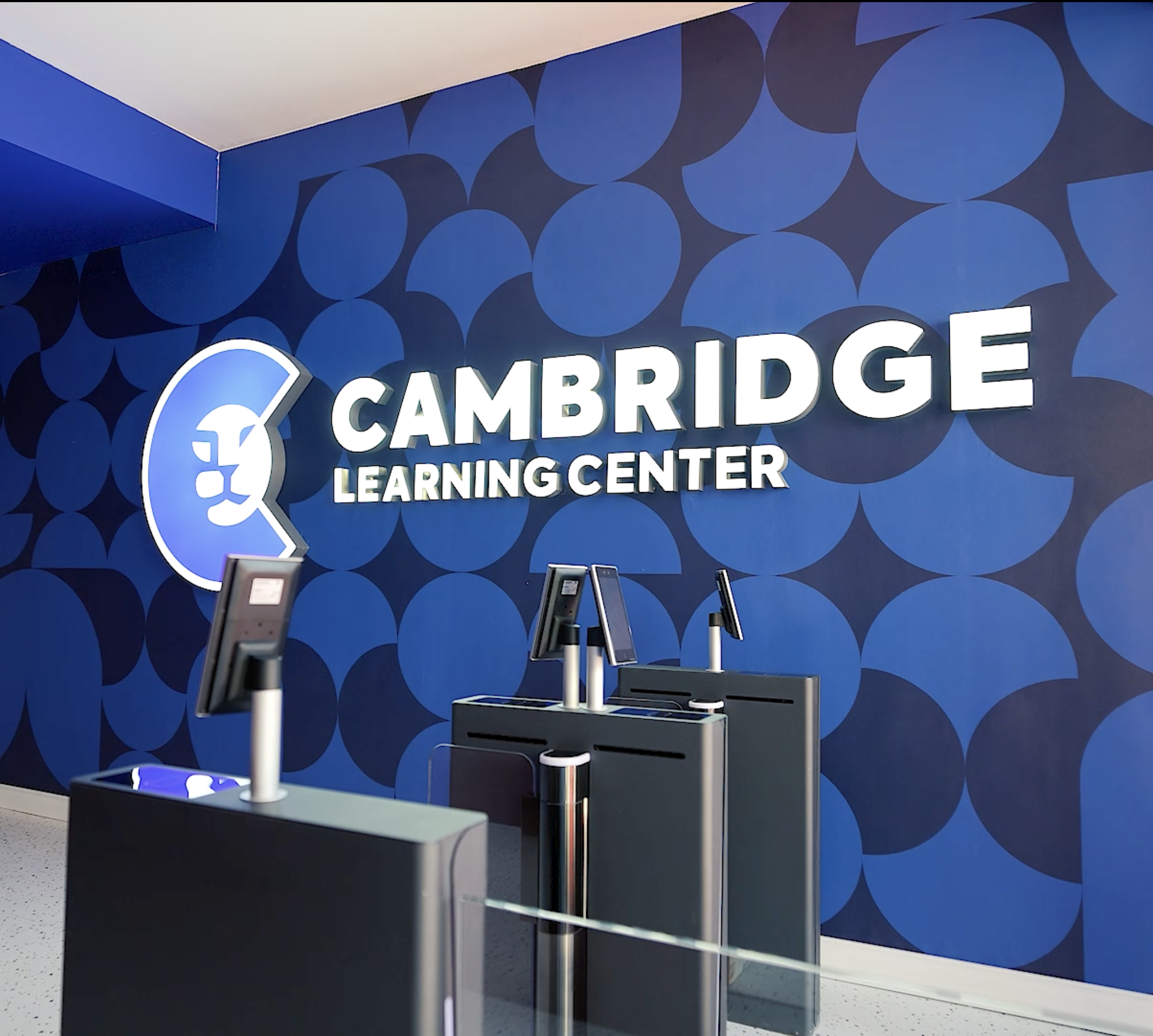 Cambridge LC uchun kompleks mebel yechimlari va ta'sischining fikri